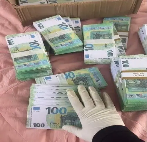 100 Euros