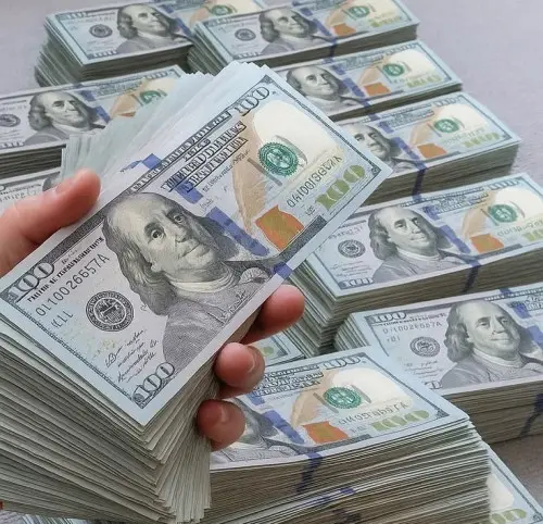 100 Dollars
